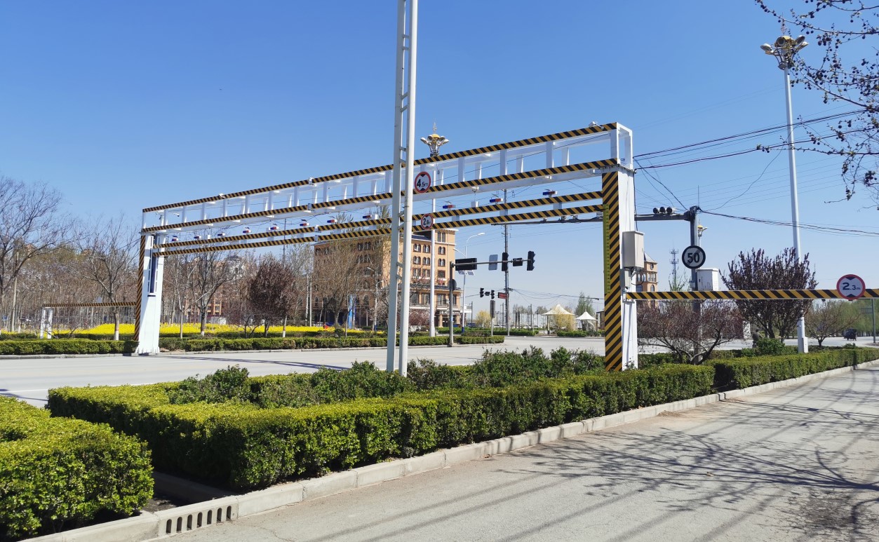 山东省新泰市限高架安装完毕